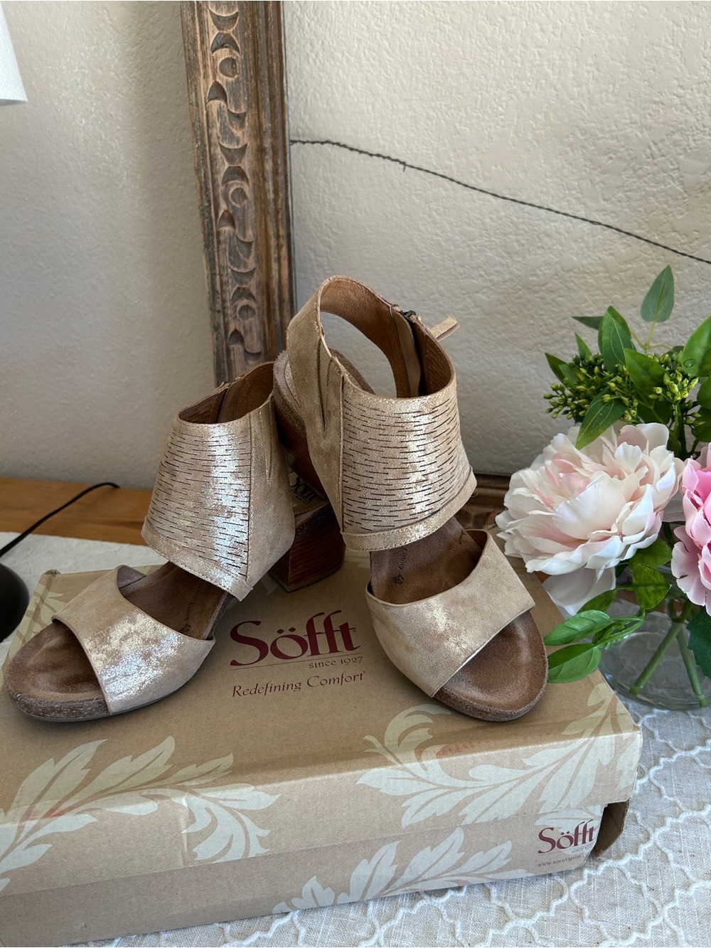 Sofft Milan,Metallic Champagne Open-Toe Block Heel Mules, size 9M, stylish comfy - Picture 12 of 13